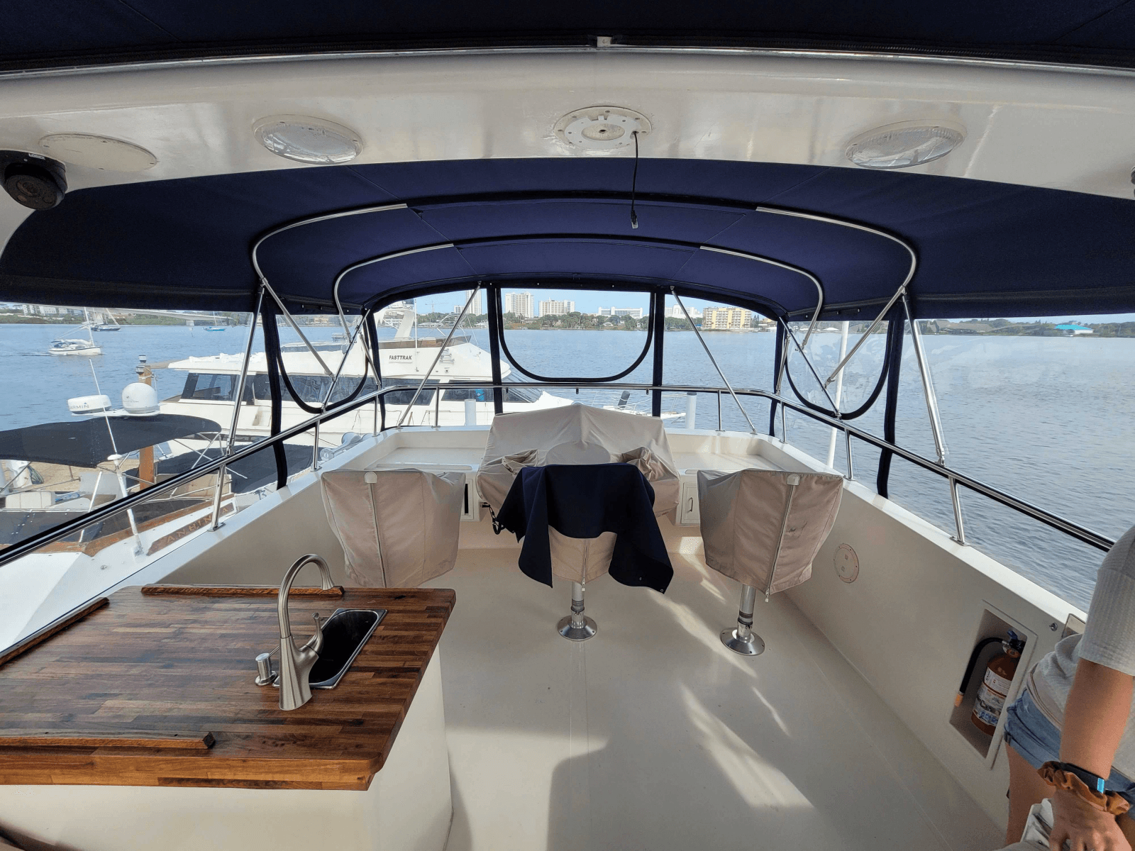 1990 Viking 63 Motor Yacht - Photo 10