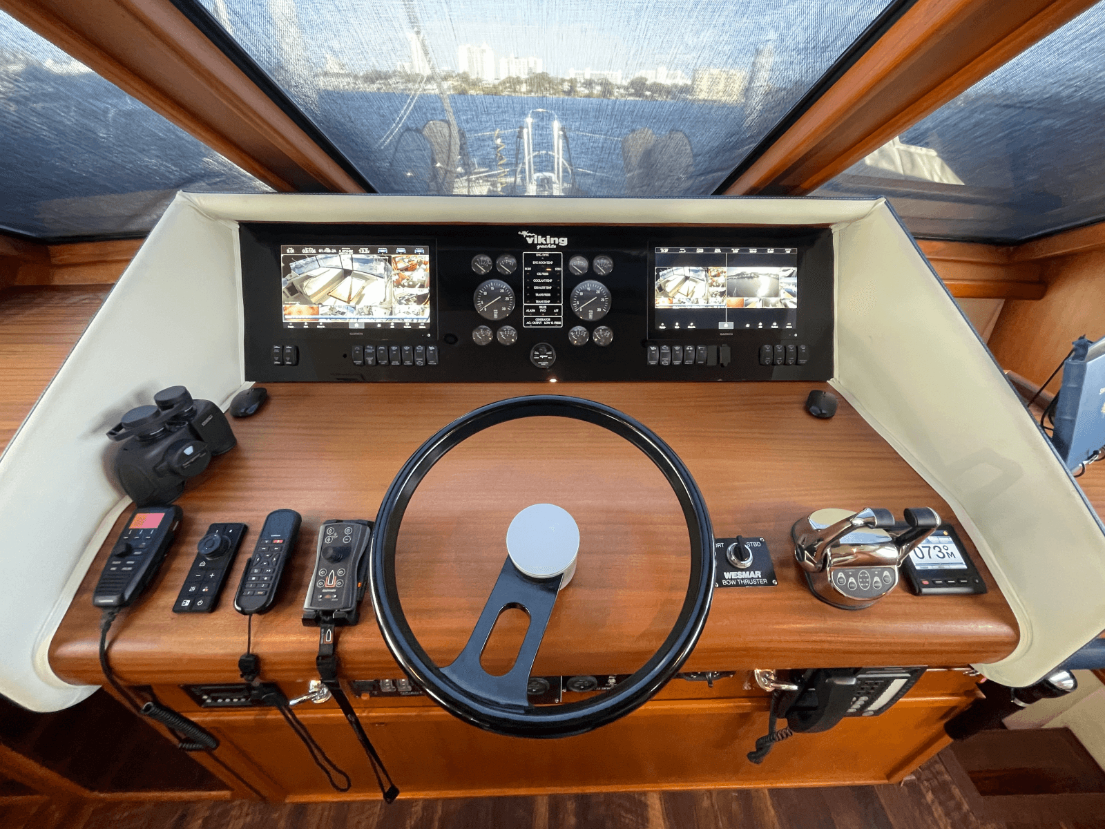 1990 Viking 63 Motor Yacht - Photo 26