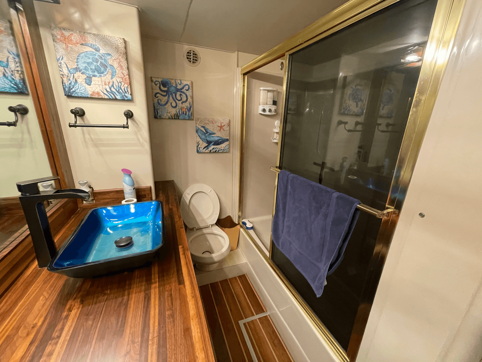 1990 Viking 63 Motor Yacht - Photo 36