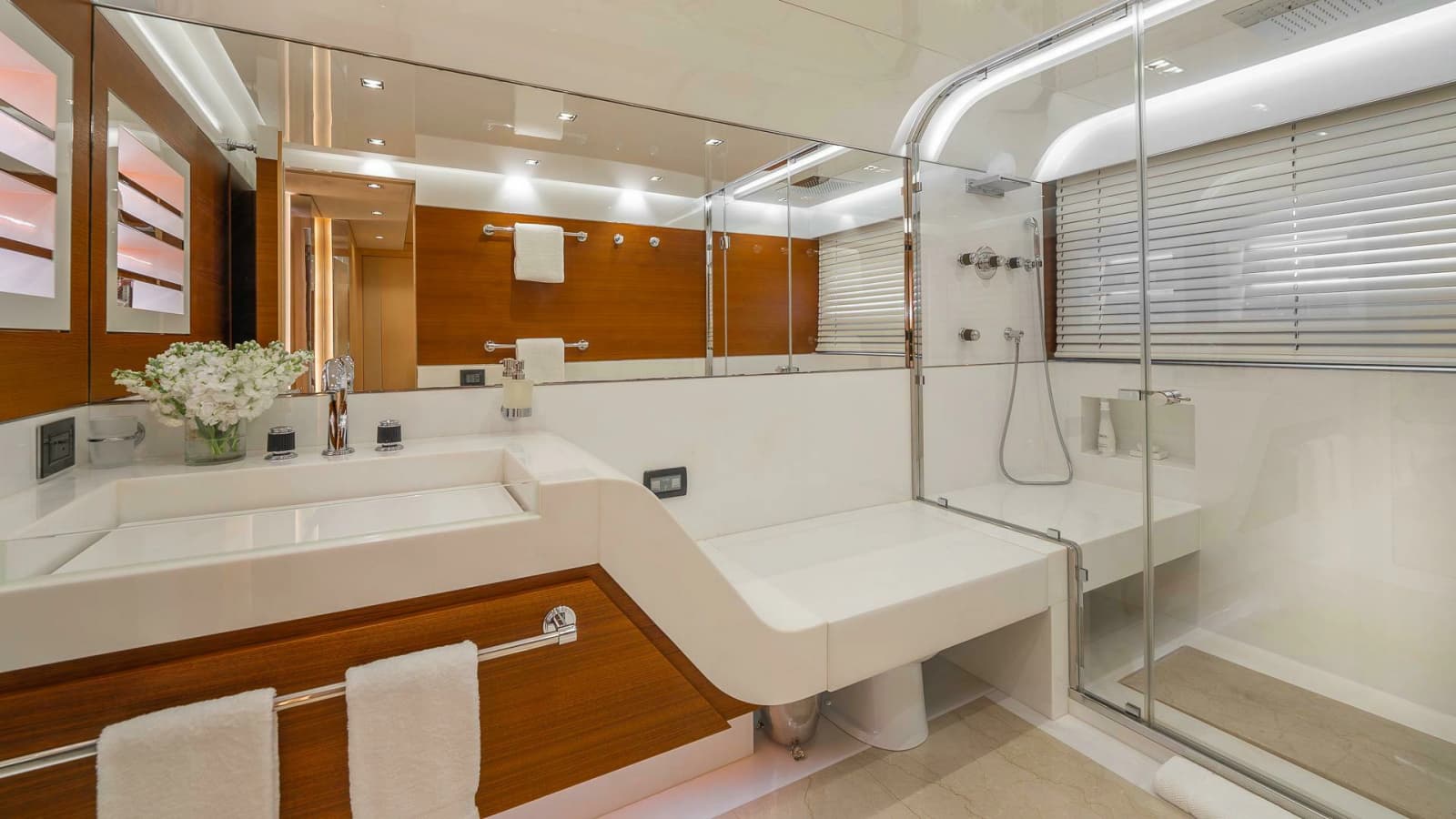 2017 Mangusta Oceano 42 - Photo 37