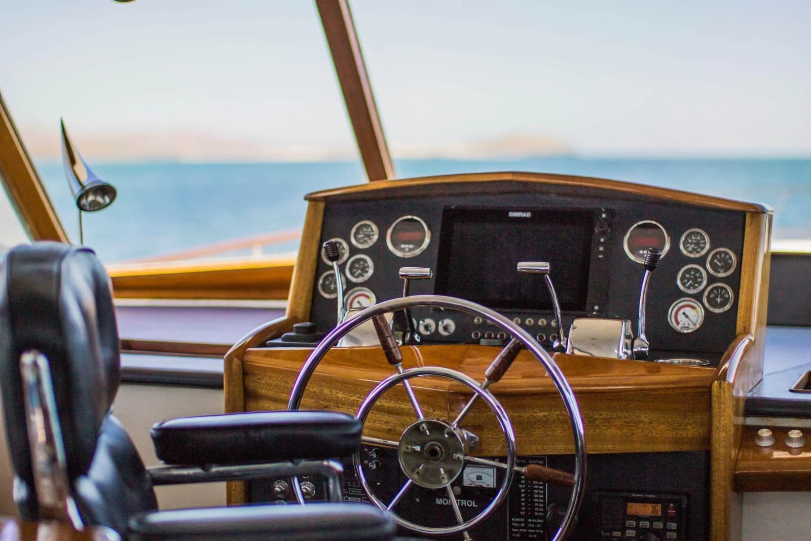1966 Chris-Craft 57 Constellation - Photo 12