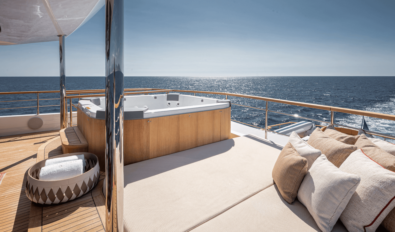 2027 Numarine 37XP - Photo 34