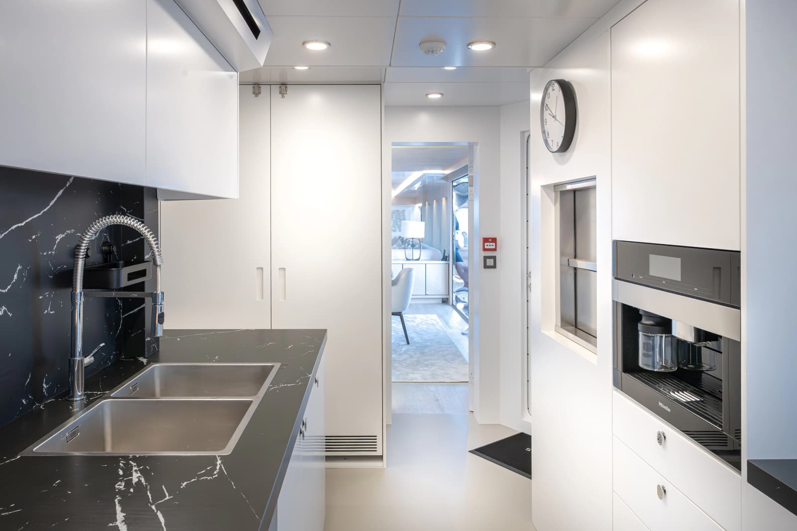 2027 Numarine 37XP - Photo 12
