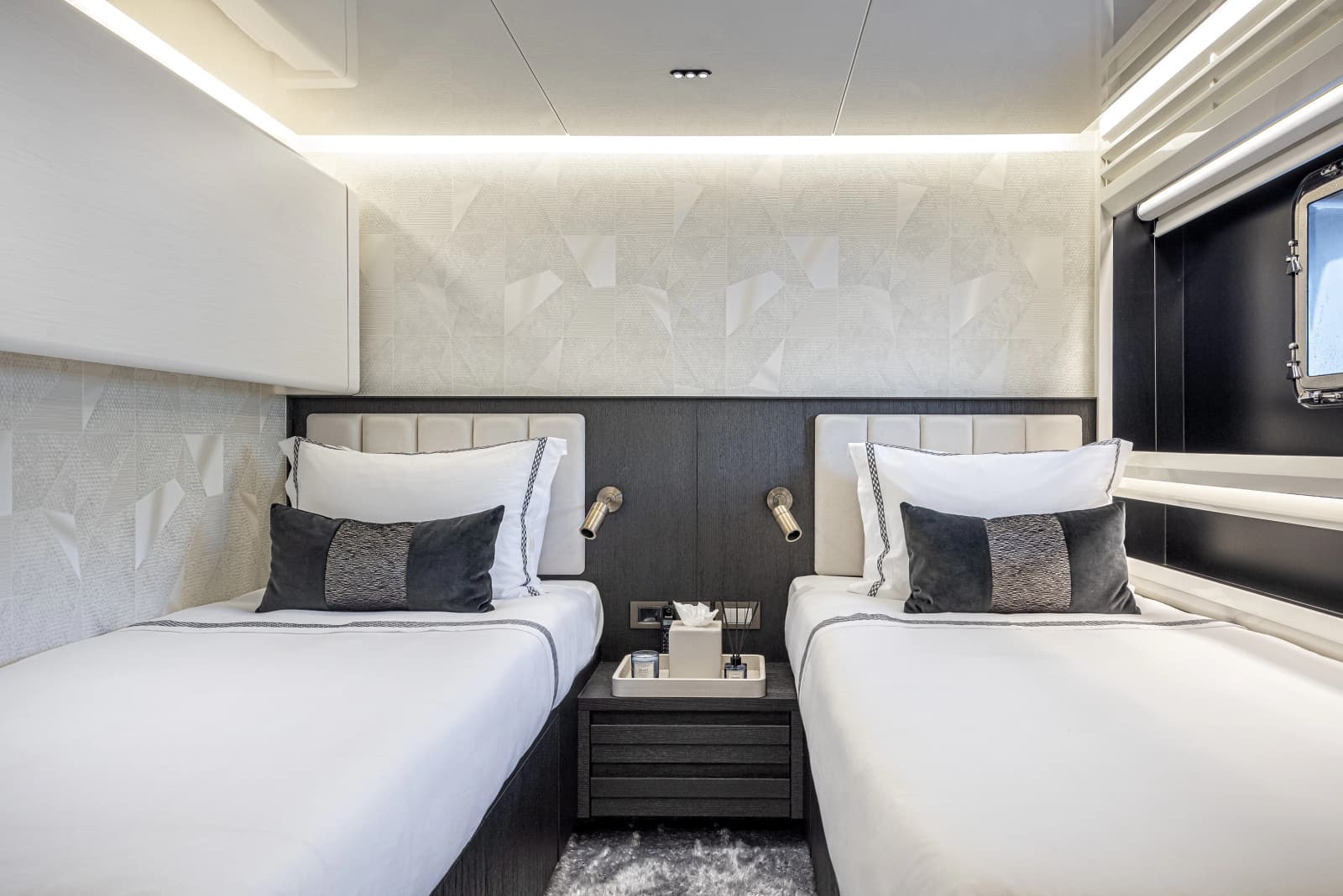 2027 Numarine 37XP - Photo 91