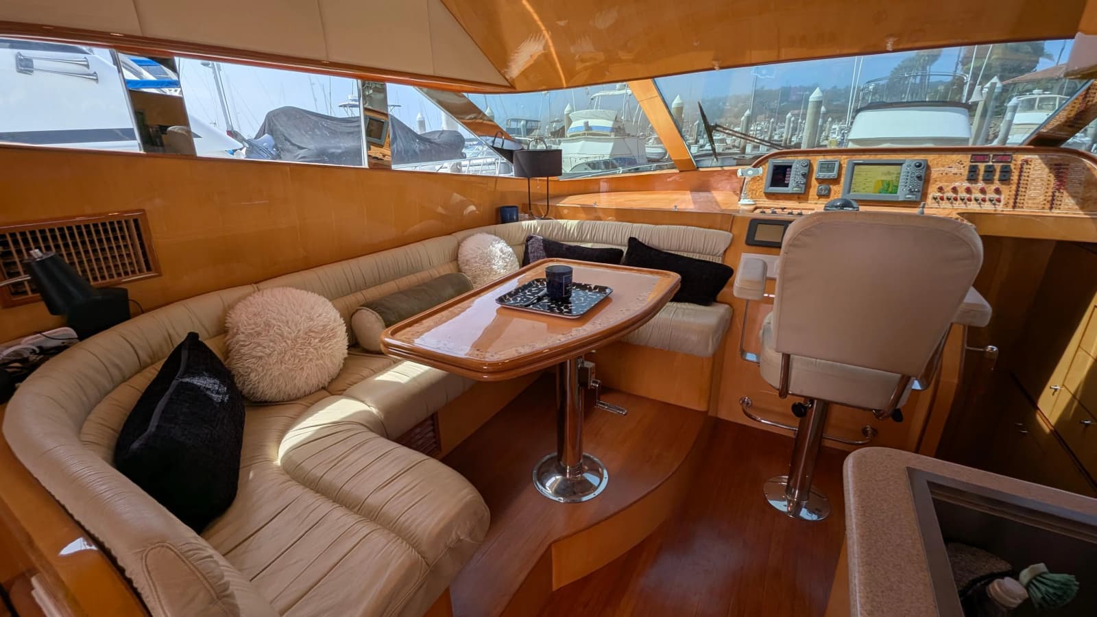 2004 Johnson Motor Yacht - Photo 3