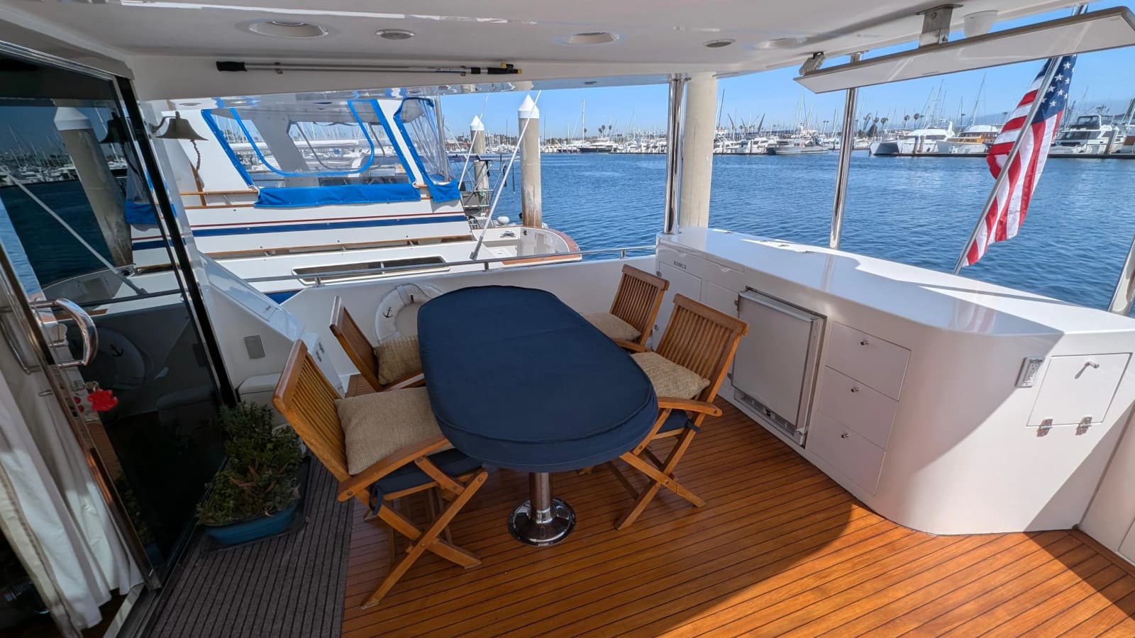 2004 Johnson Motor Yacht - Photo 9