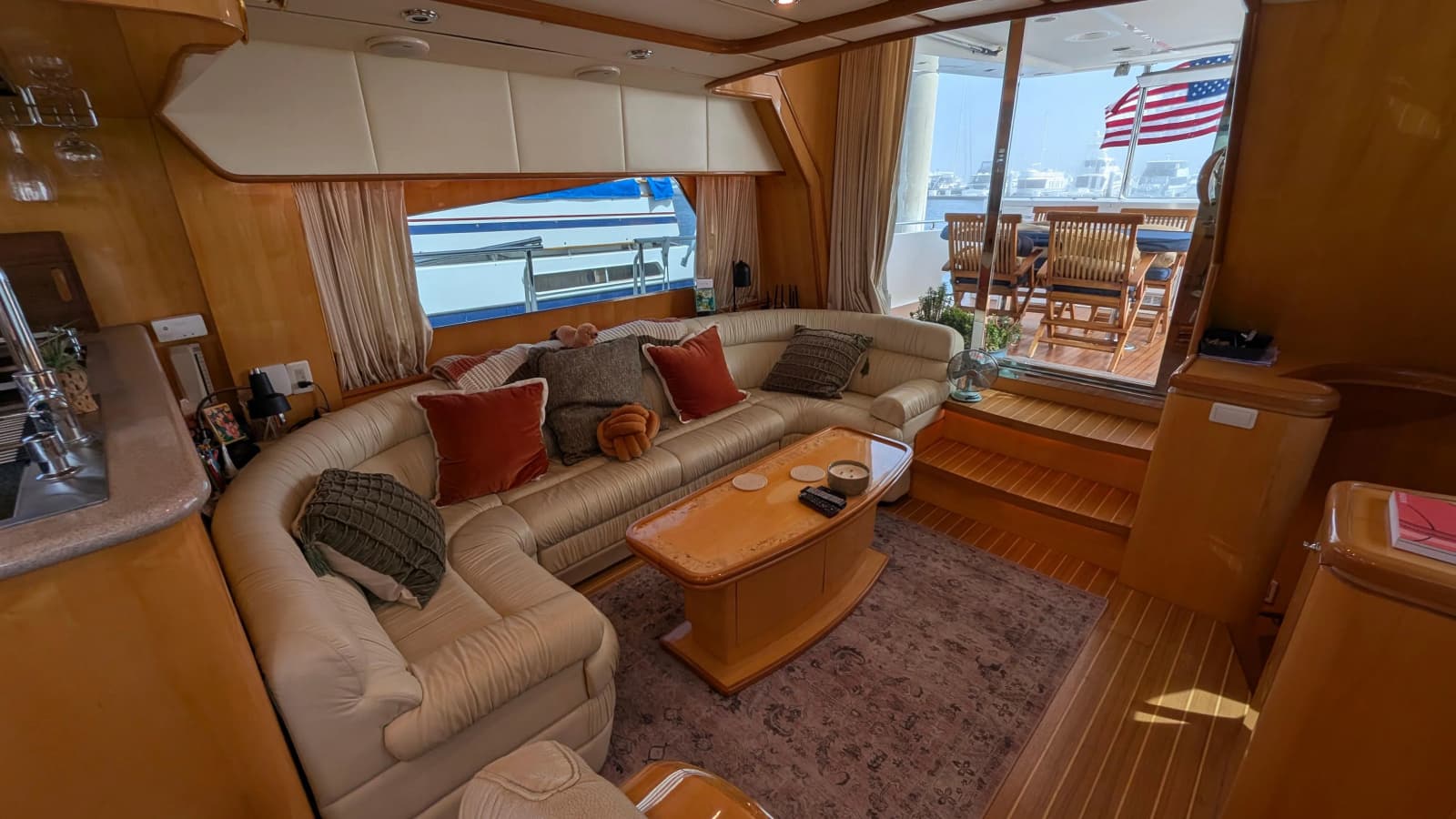 2004 Johnson Motor Yacht - Photo 45