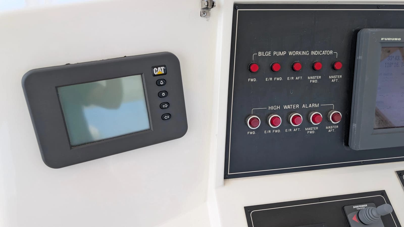 2004 Johnson Motor Yacht - Photo 25