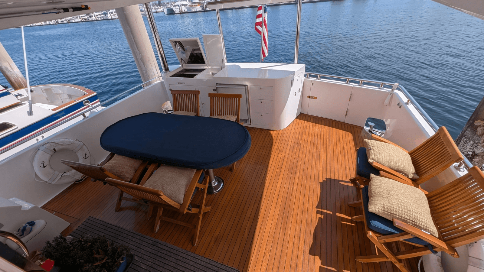 2004 Johnson Motor Yacht - Photo 15