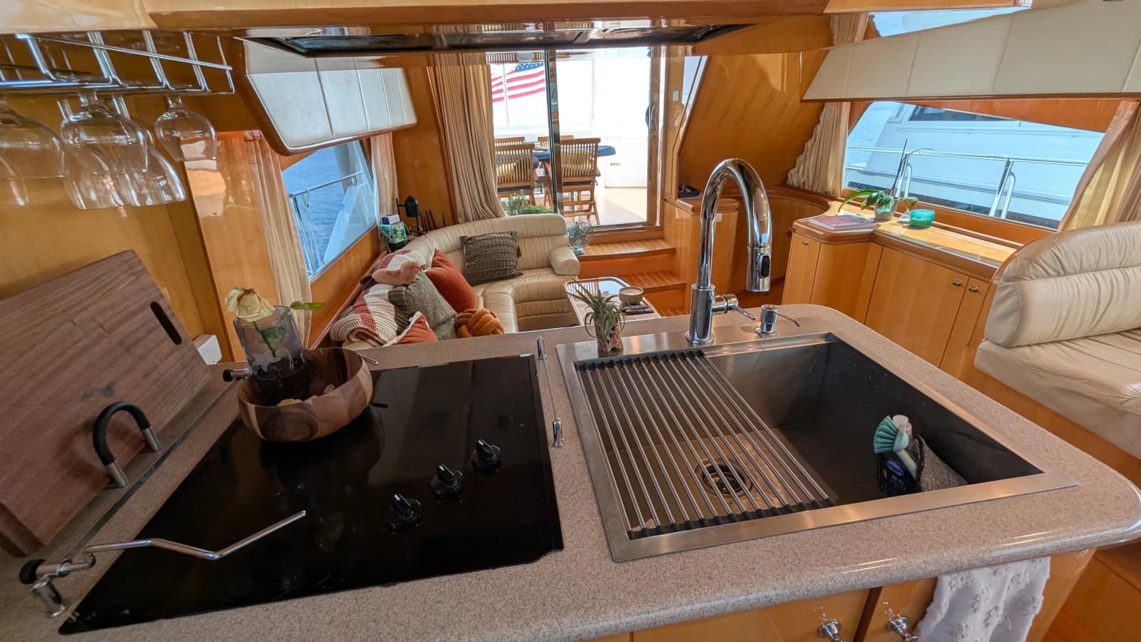 2004 Johnson Motor Yacht - Photo 41