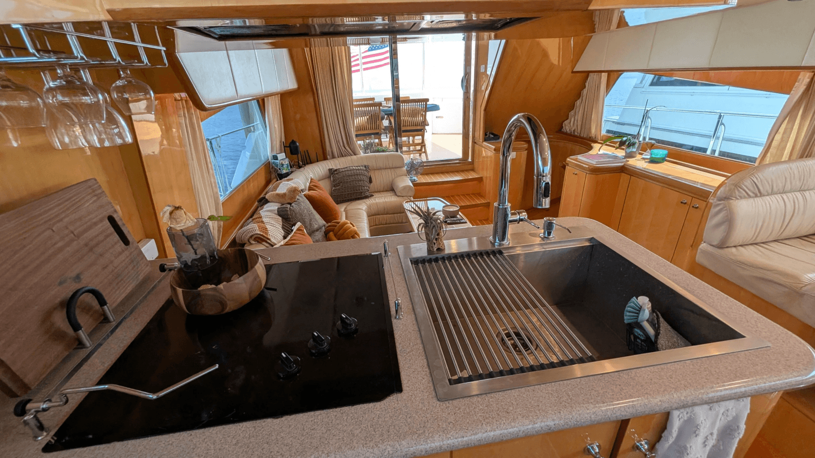 2004 Johnson Motor Yacht - Photo 41