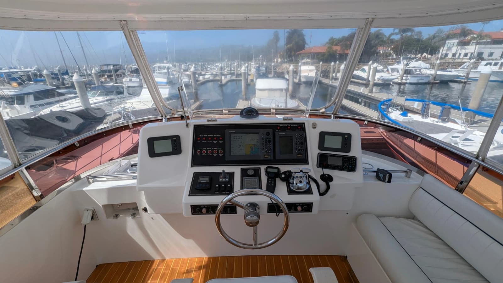 2004 Johnson Motor Yacht - Photo 2