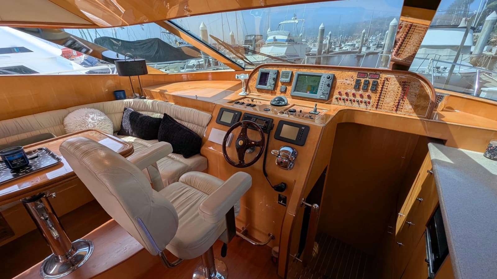 2004 Johnson Motor Yacht - Photo 29
