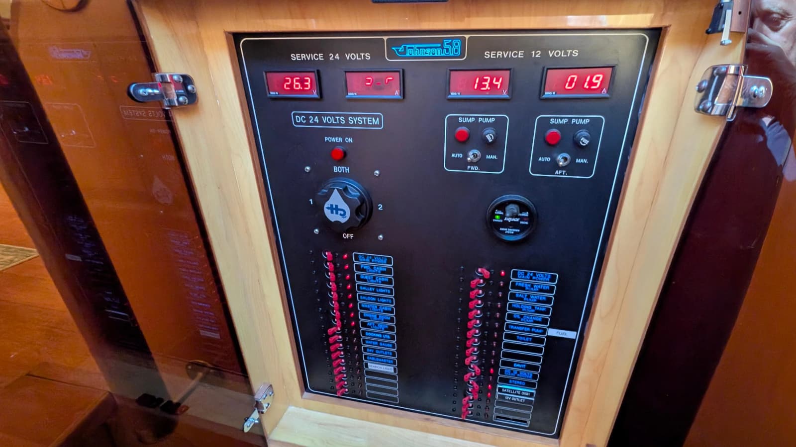 2004 Johnson Motor Yacht - Photo 51