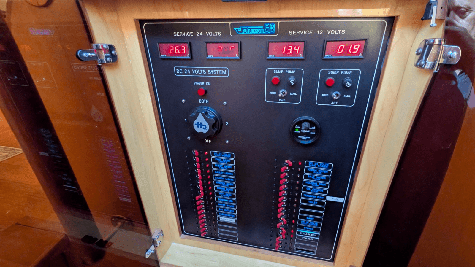 2004 Johnson Motor Yacht - Photo 51