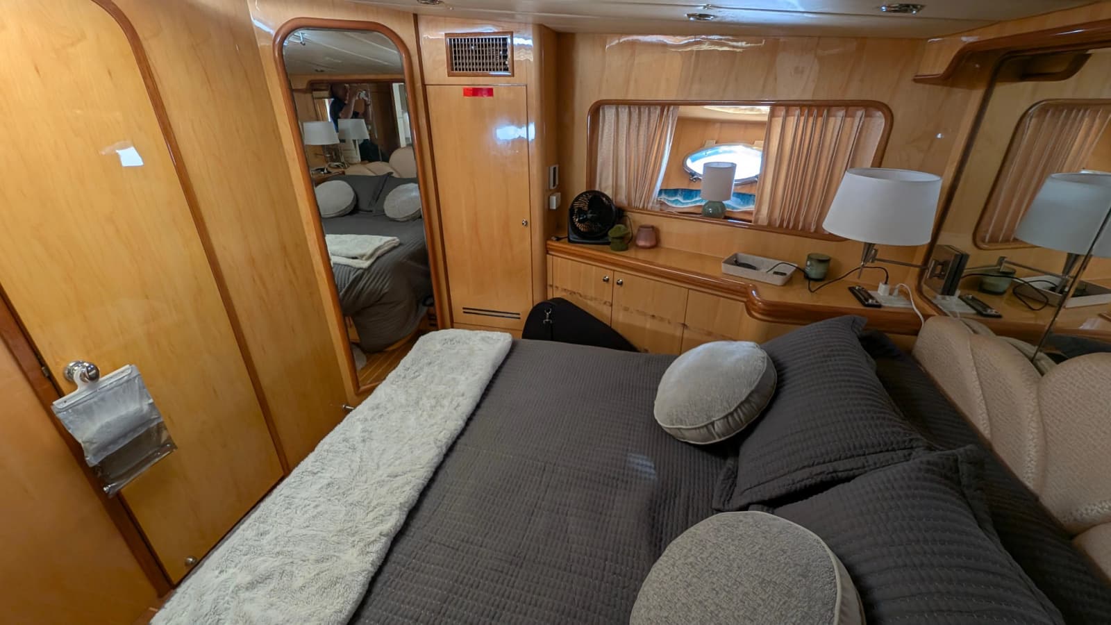 2004 Johnson Motor Yacht - Photo 57