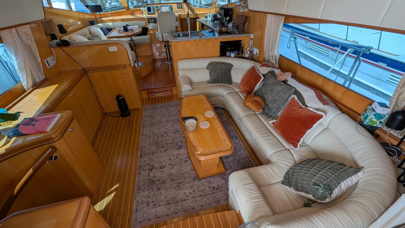 2004 Johnson Motor Yacht - Photo 4