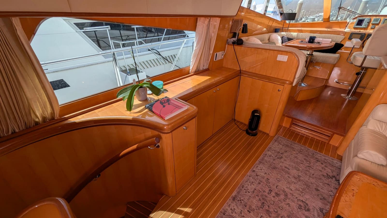 2004 Johnson Motor Yacht - Photo 47