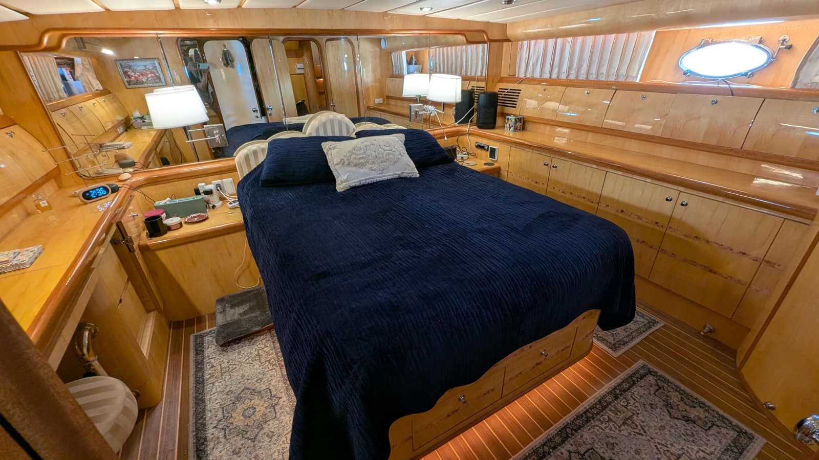 2004 Johnson Motor Yacht - Photo 62