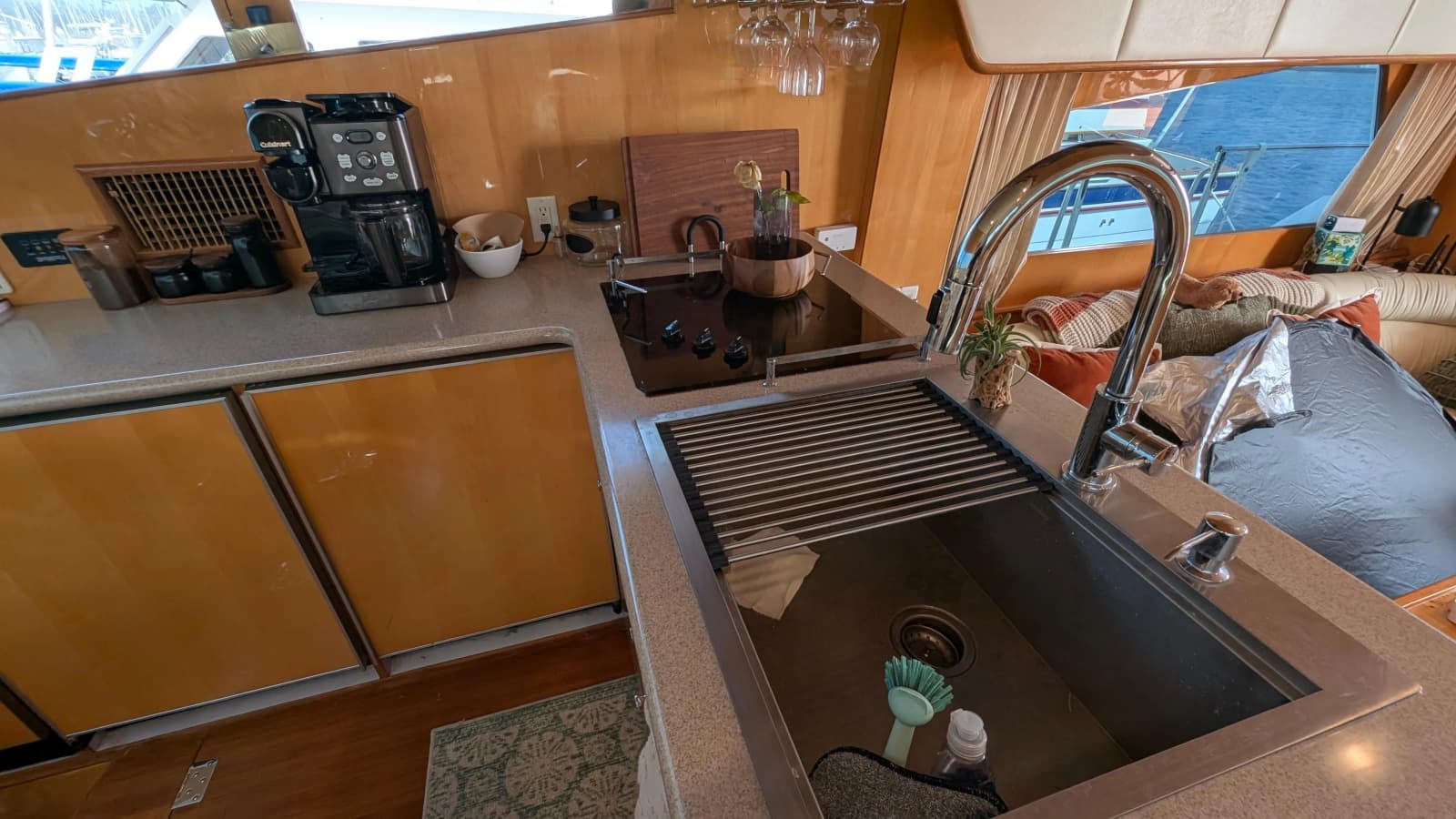 2004 Johnson Motor Yacht - Photo 40