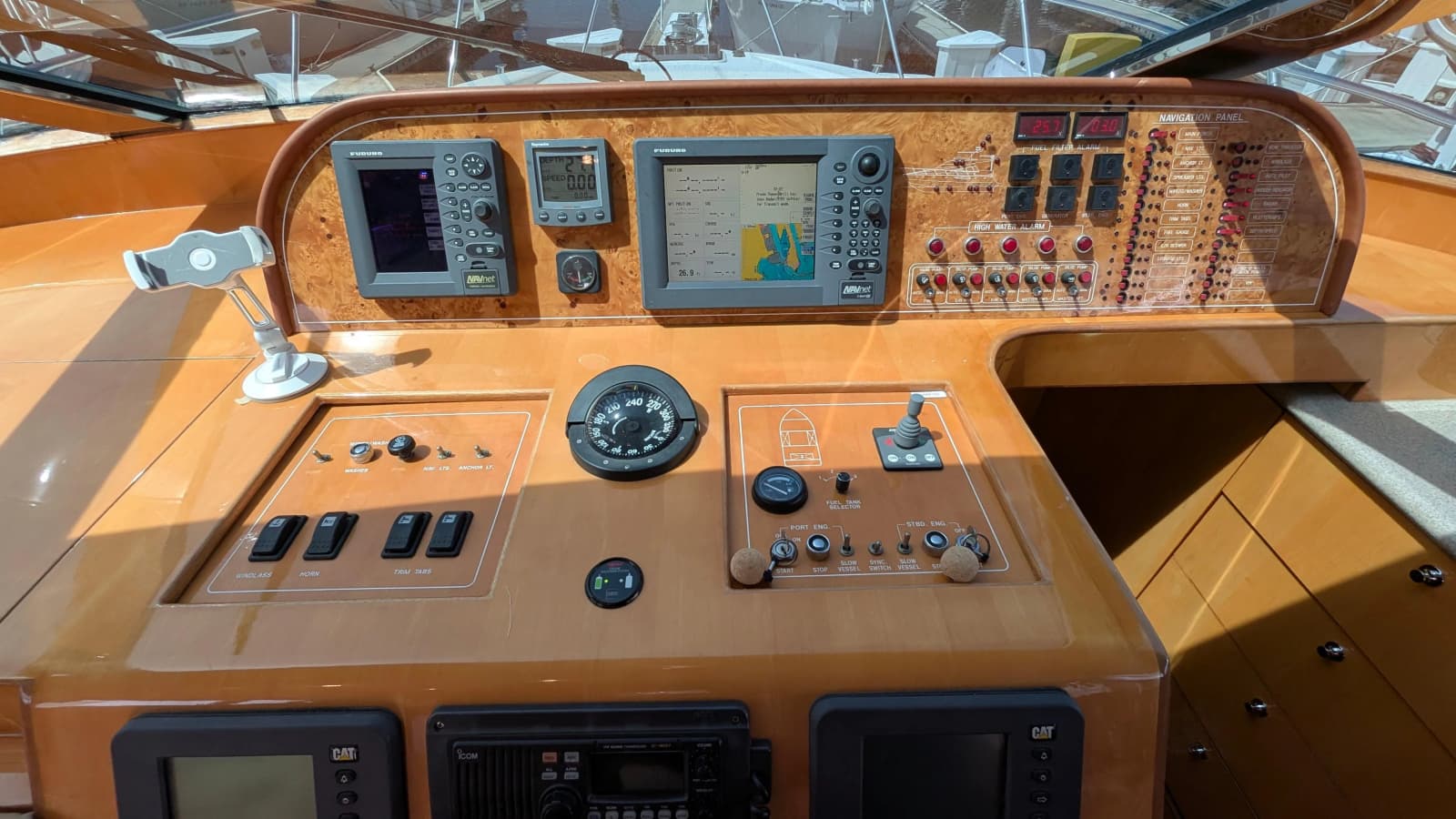 2004 Johnson Motor Yacht - Photo 34