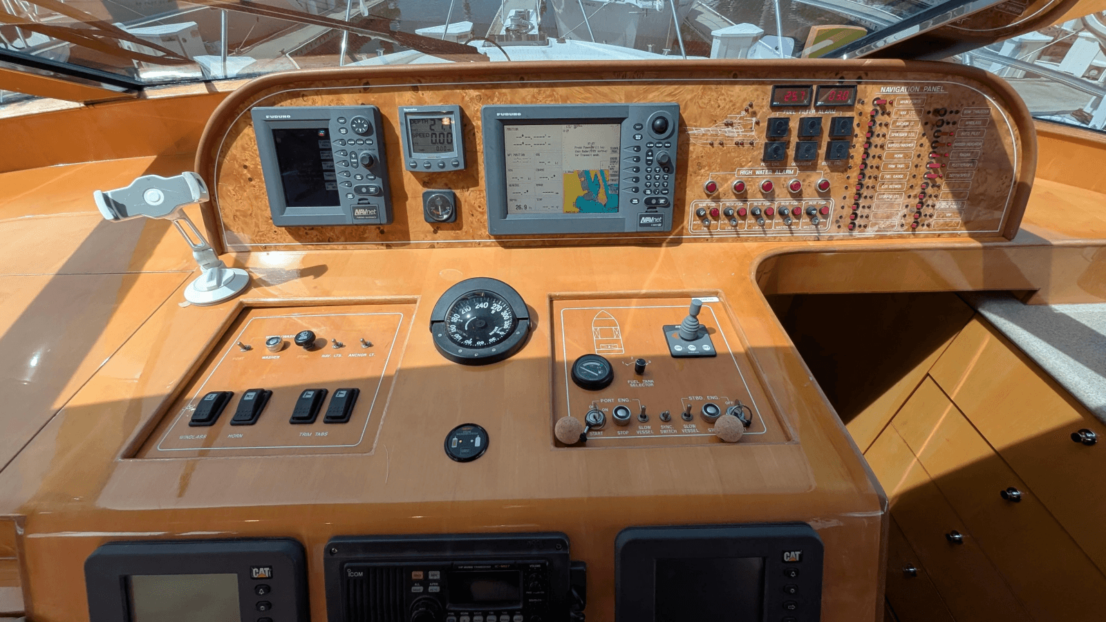 2004 Johnson Motor Yacht - Photo 34