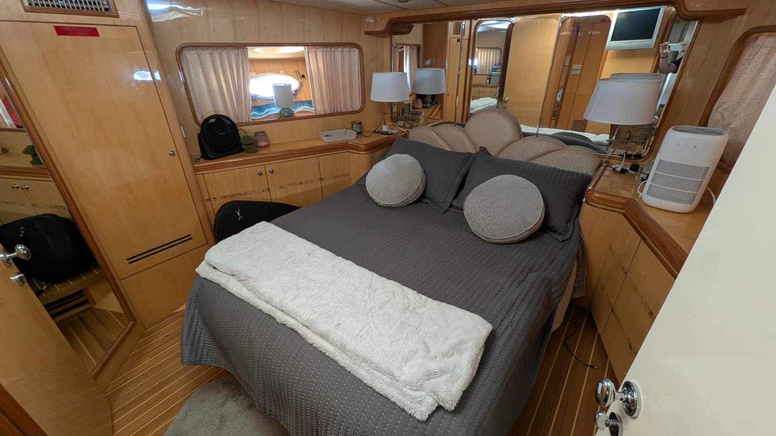 2004 Johnson Motor Yacht - Photo 56