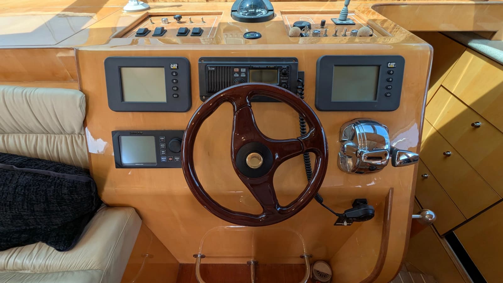 2004 Johnson Motor Yacht - Photo 35