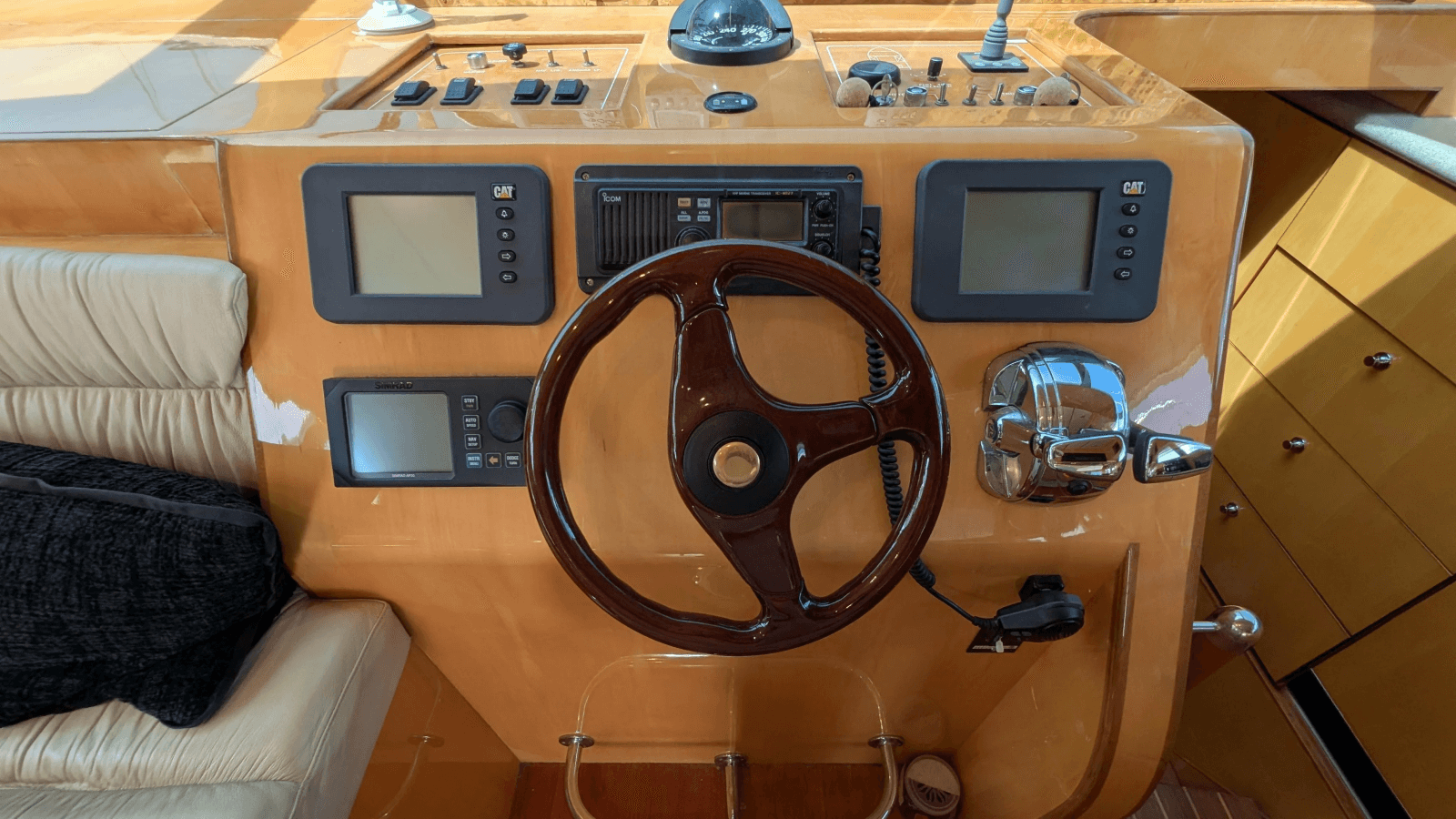 2004 Johnson Motor Yacht - Photo 35