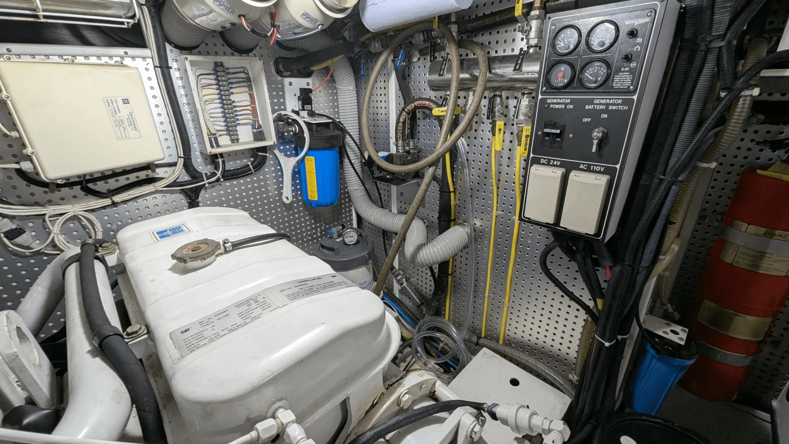 2004 Johnson Motor Yacht - Photo 71