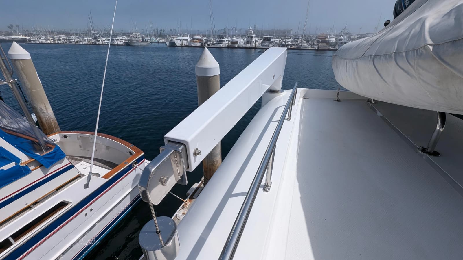 2004 Johnson Motor Yacht - Photo 21