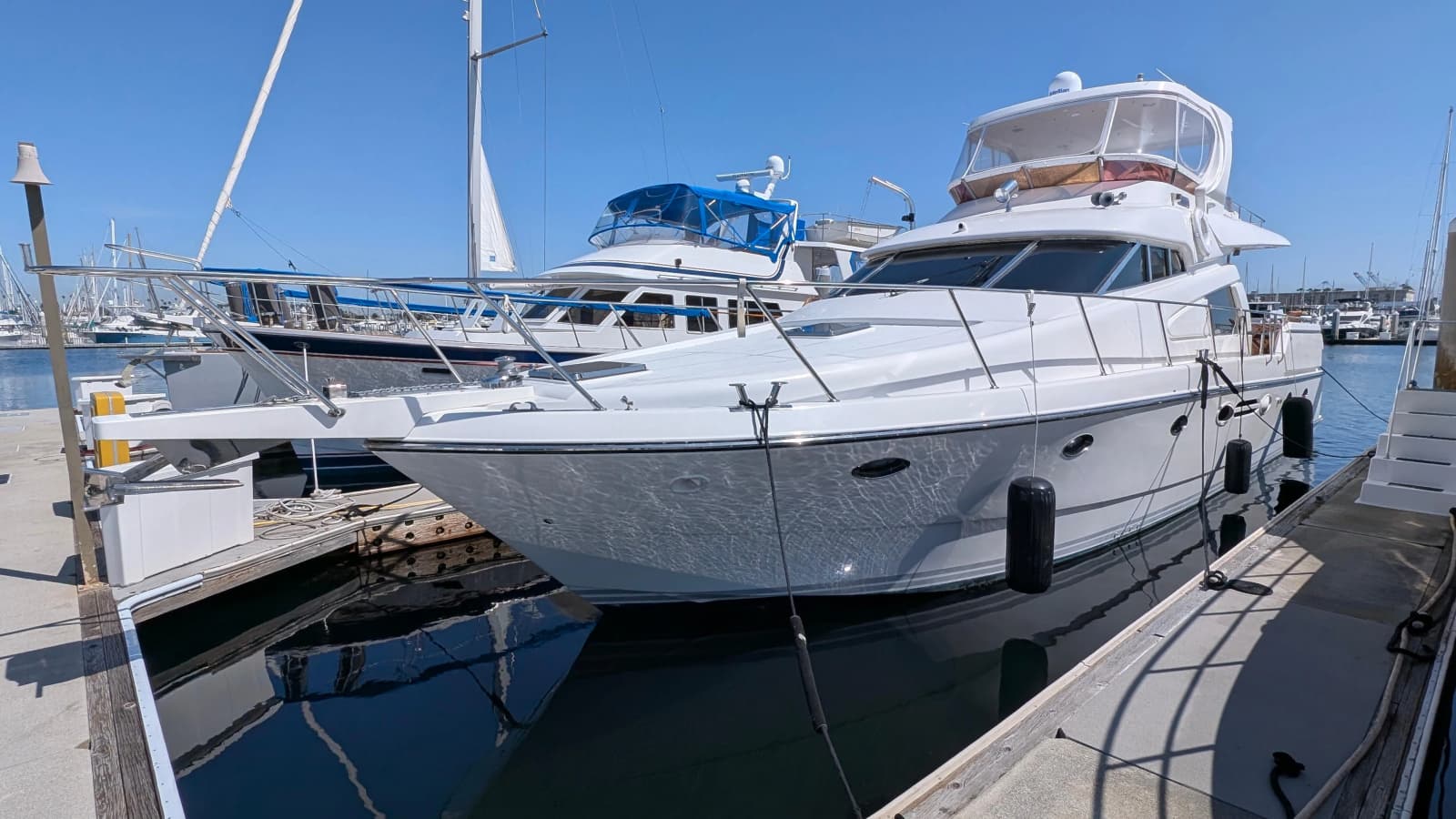 2004 Johnson Motor Yacht - Photo 6