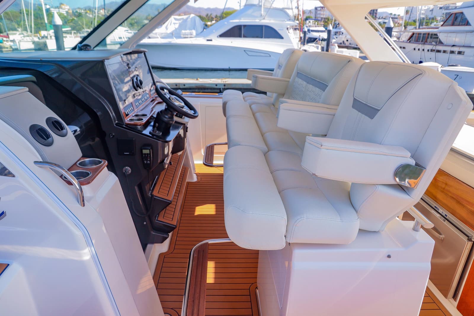 2022 Tiara Yachts 43 LS - Photo 16