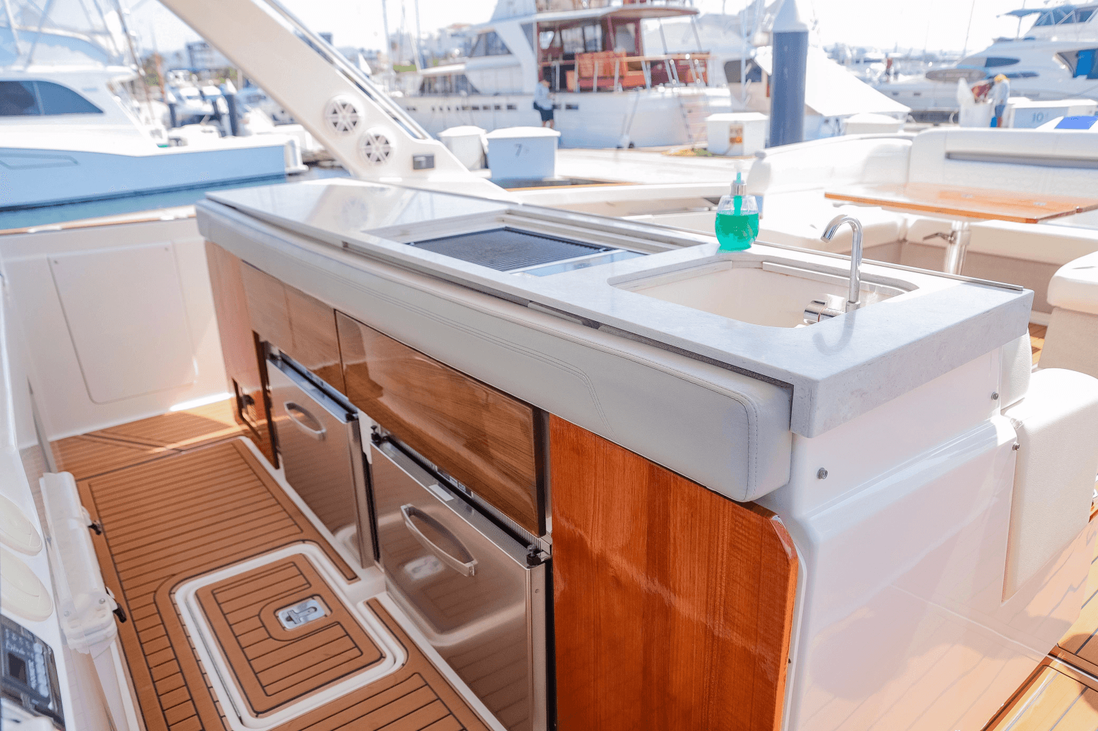 2022 Tiara Yachts 43 LS - Photo 19