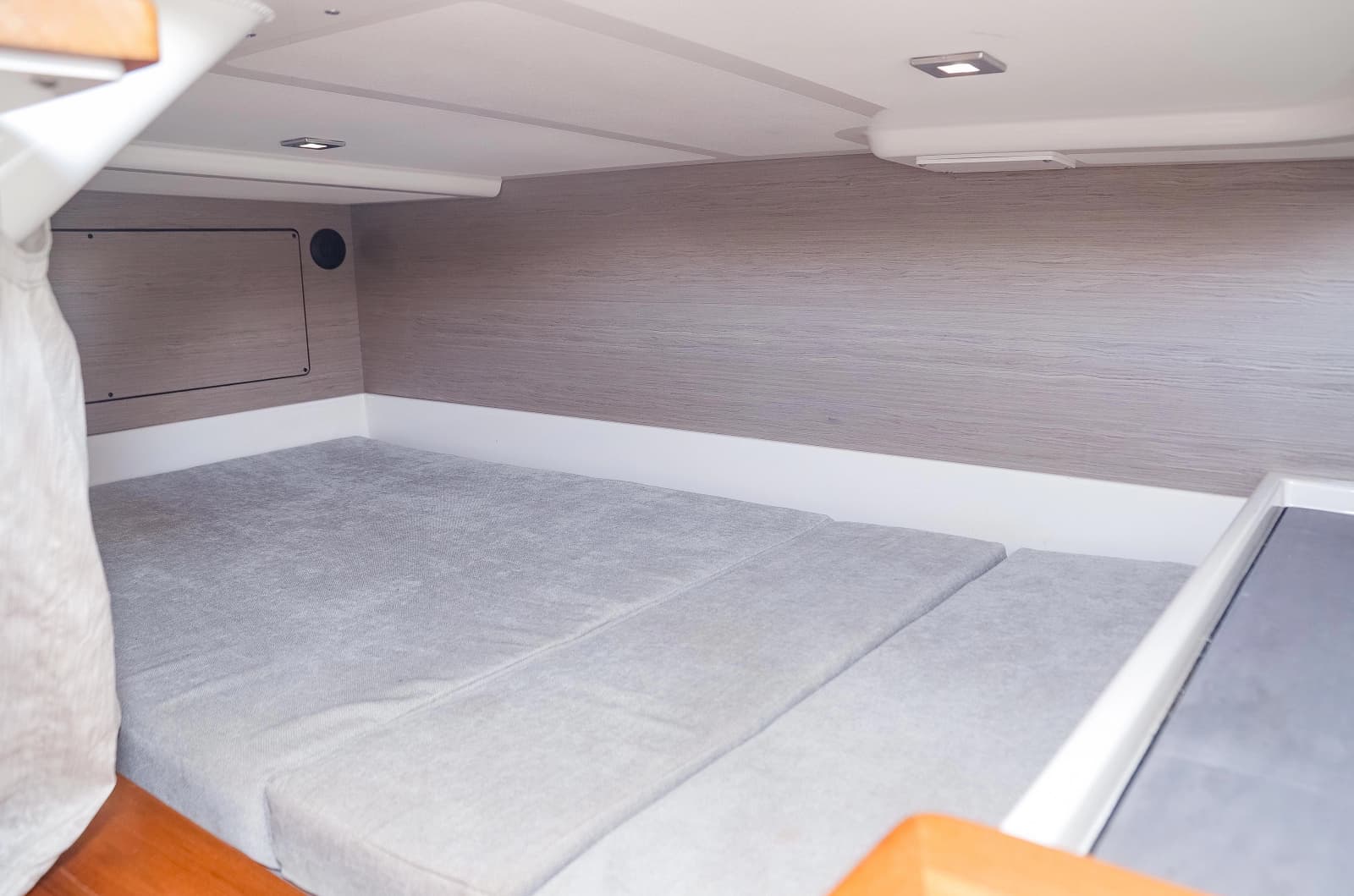 2022 Tiara Yachts 43 LS - Photo 33