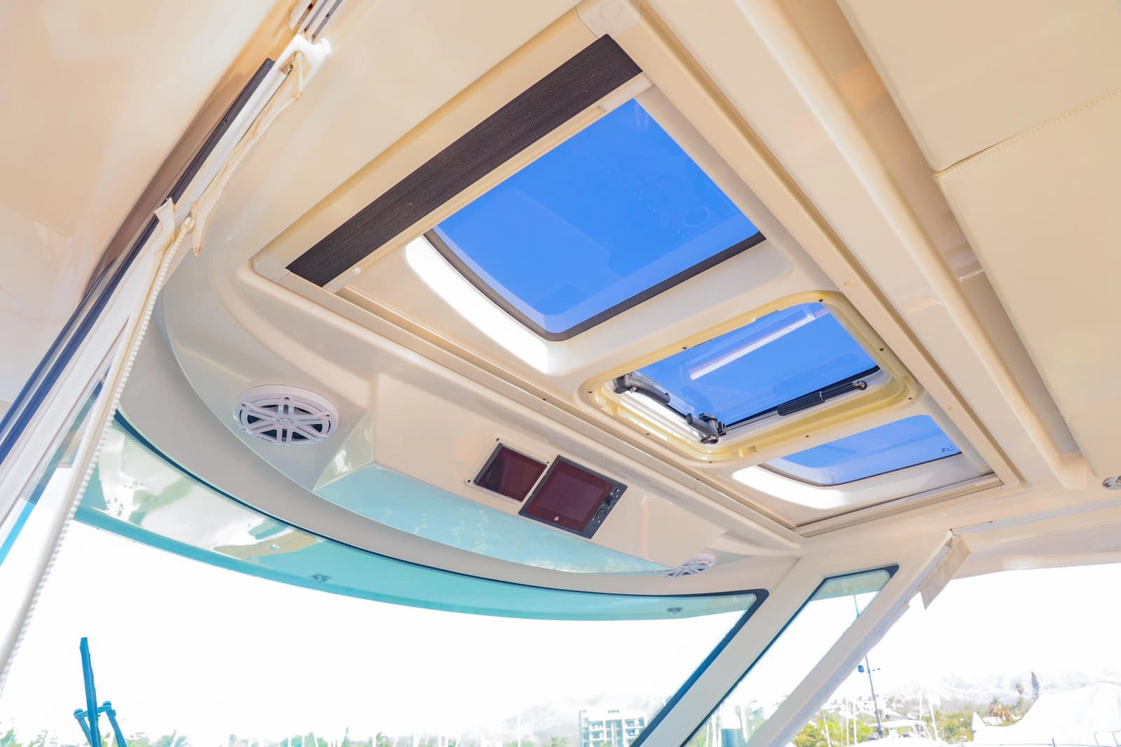 2022 Tiara Yachts 43 LS - Photo 15