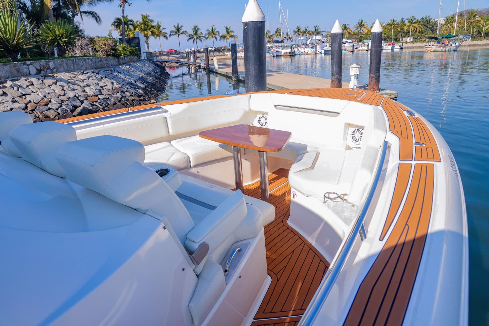 2022 Tiara Yachts 43 LS - Photo 10
