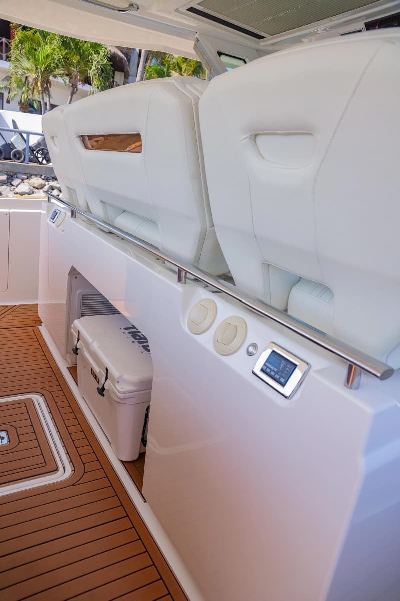 2022 Tiara Yachts 43 LS - Photo 17