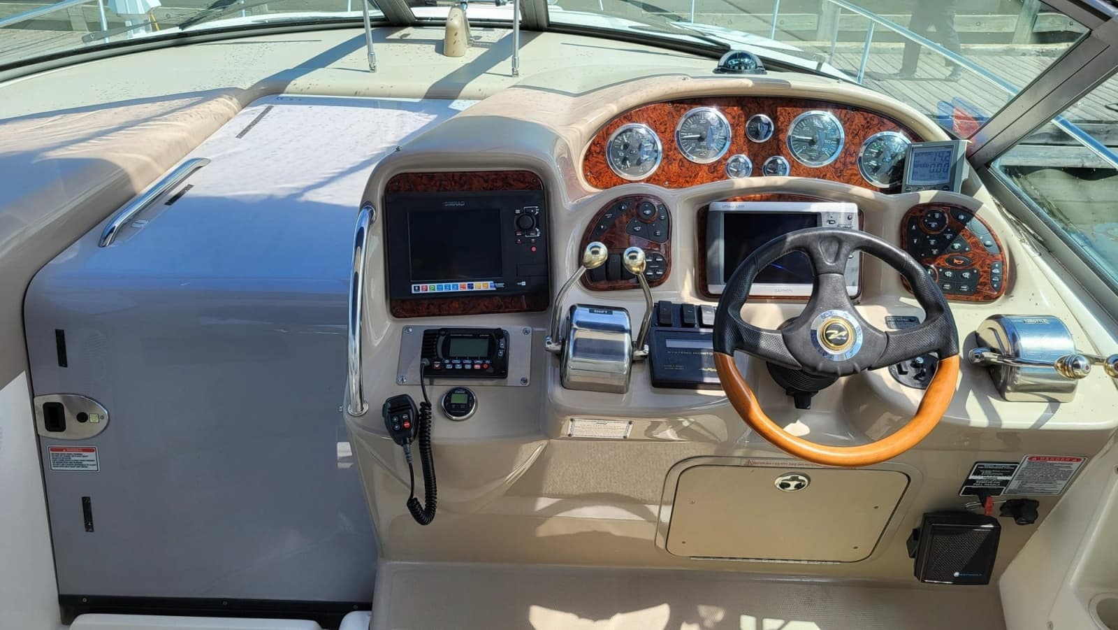 2003 Sea Ray 320 Sundancer - Photo 12