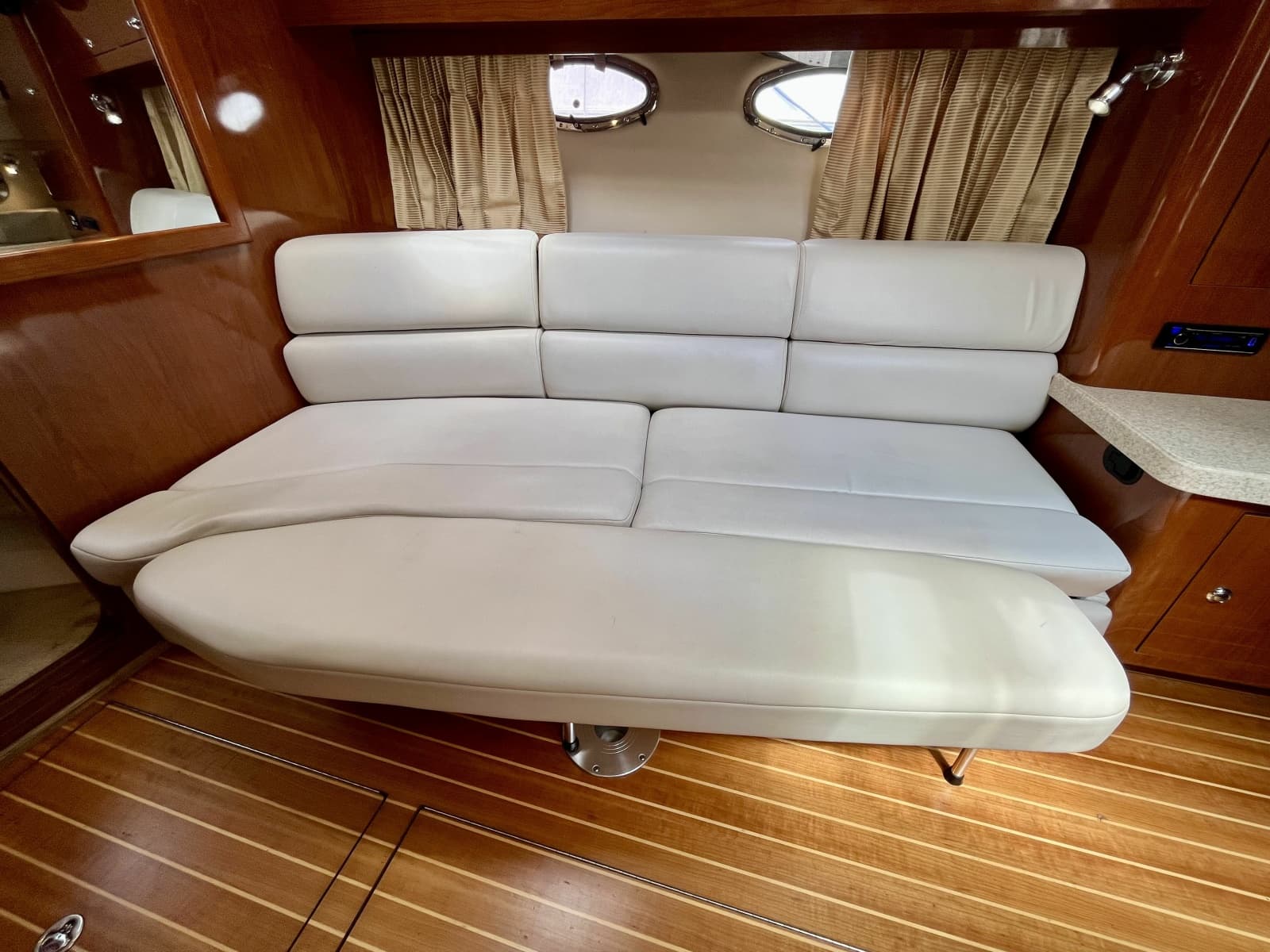 2005 Regal 3560 Commodore - Photo 31