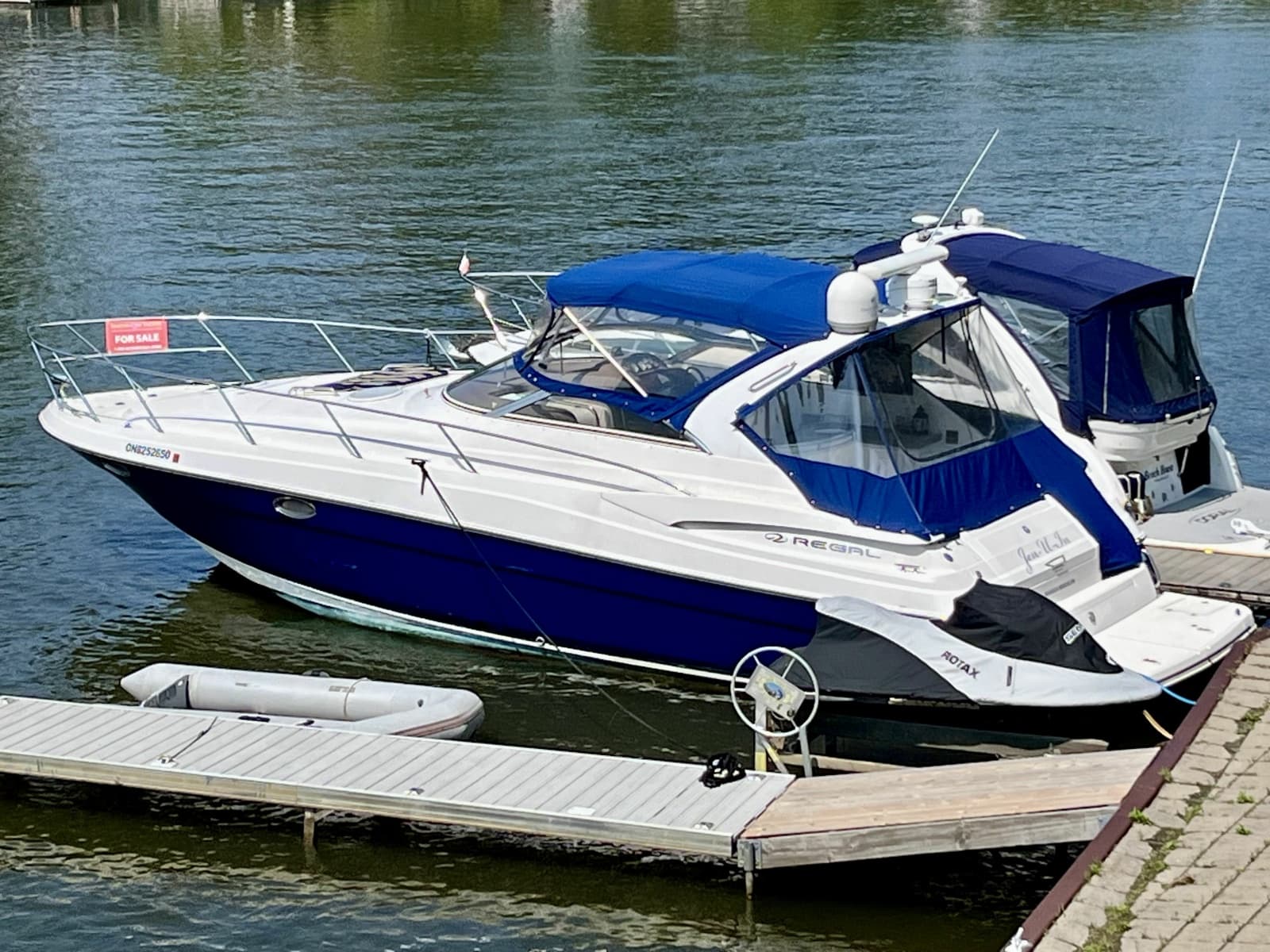 2005 Regal 3560 Commodore - Photo 1