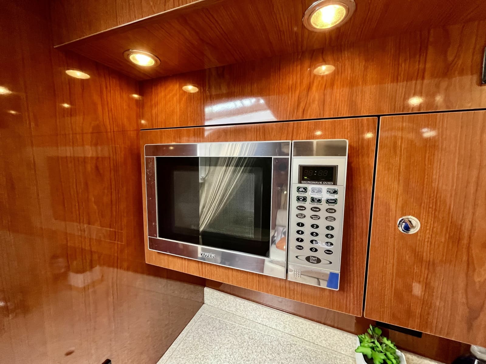 2005 Regal 3560 Commodore - Photo 25