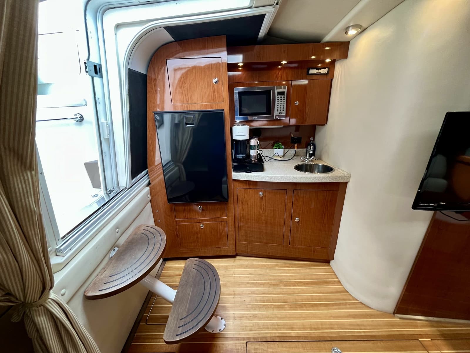2005 Regal 3560 Commodore - Photo 22