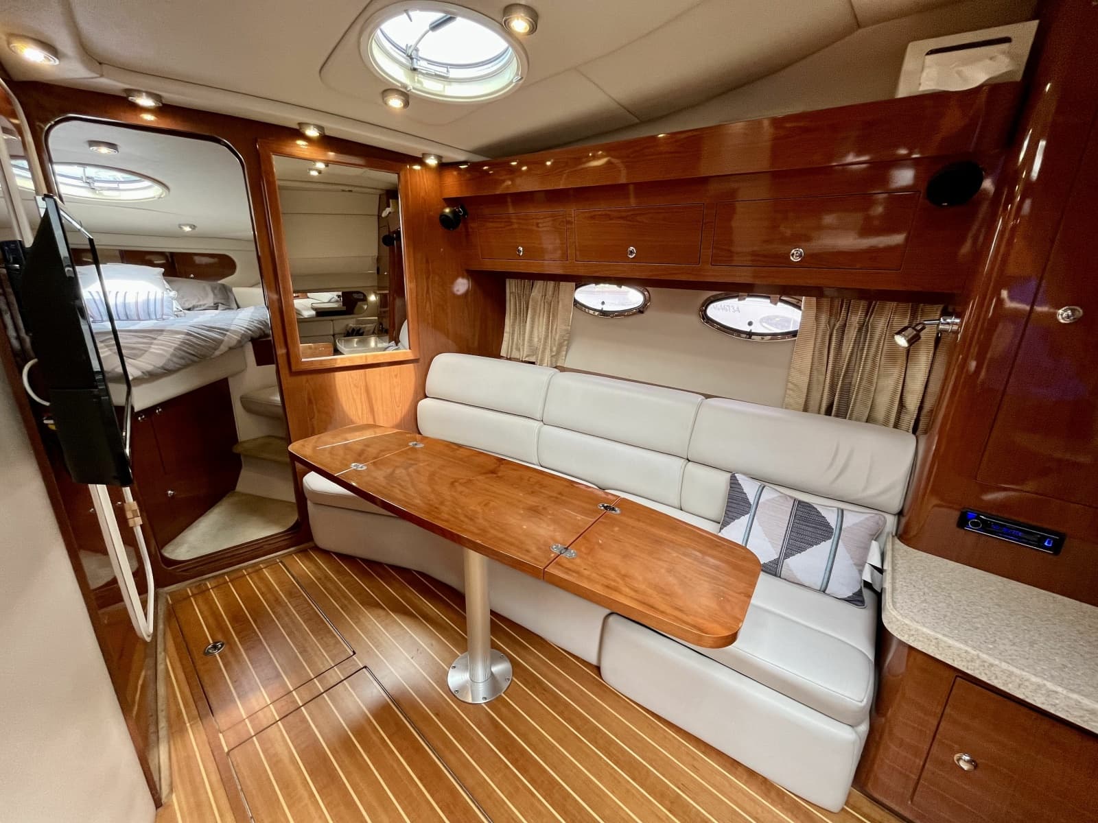 2005 Regal 3560 Commodore - Photo 28