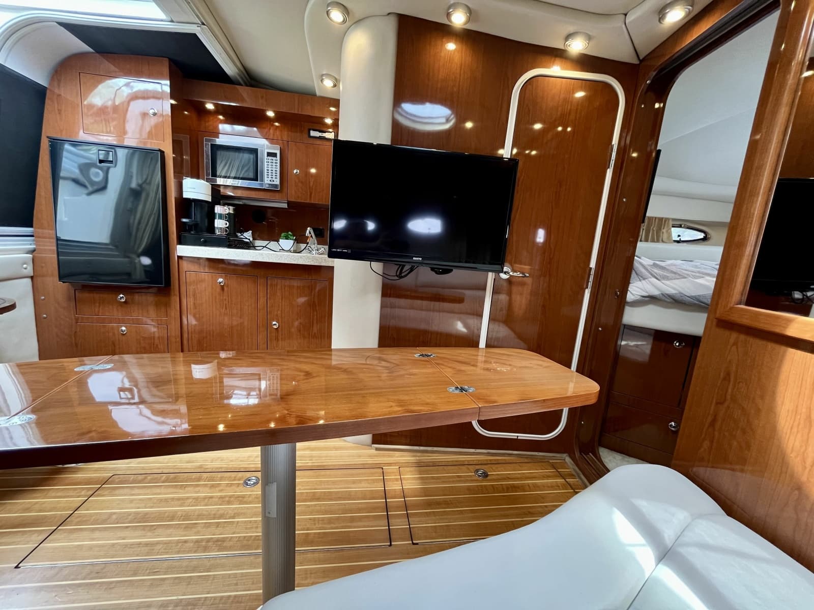 2005 Regal 3560 Commodore - Photo 29