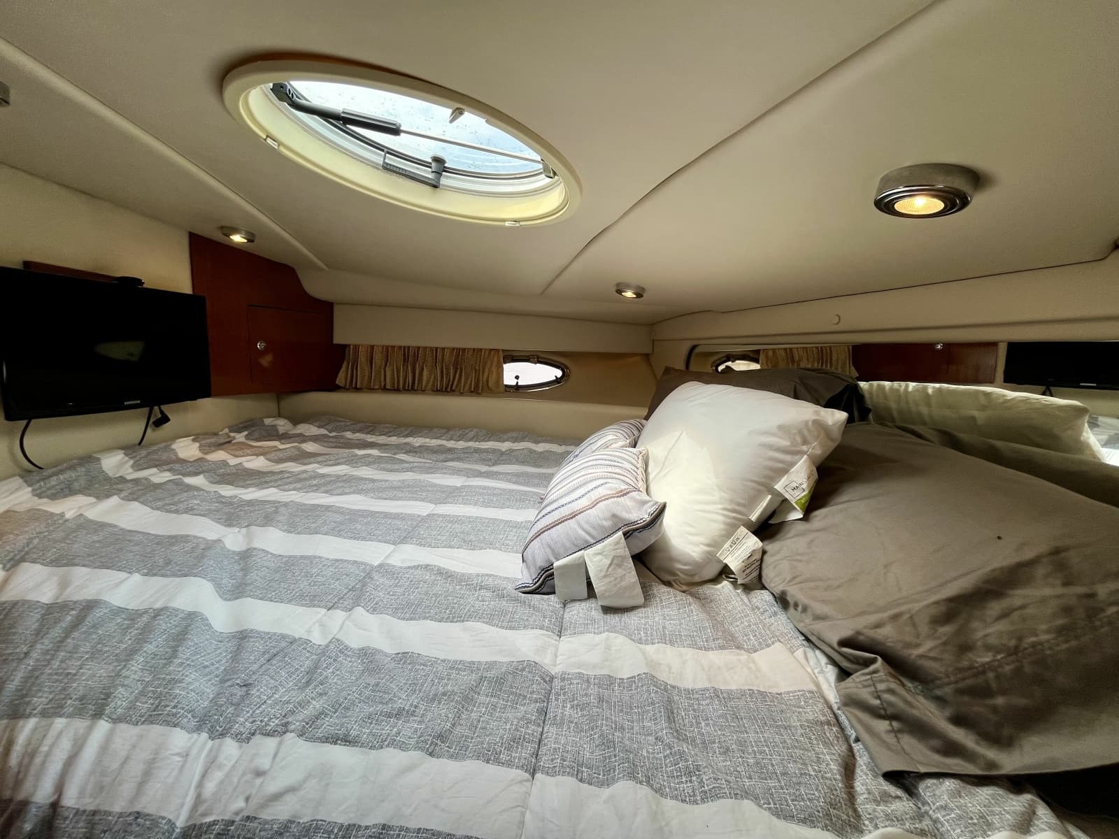 2005 Regal 3560 Commodore - Photo 38