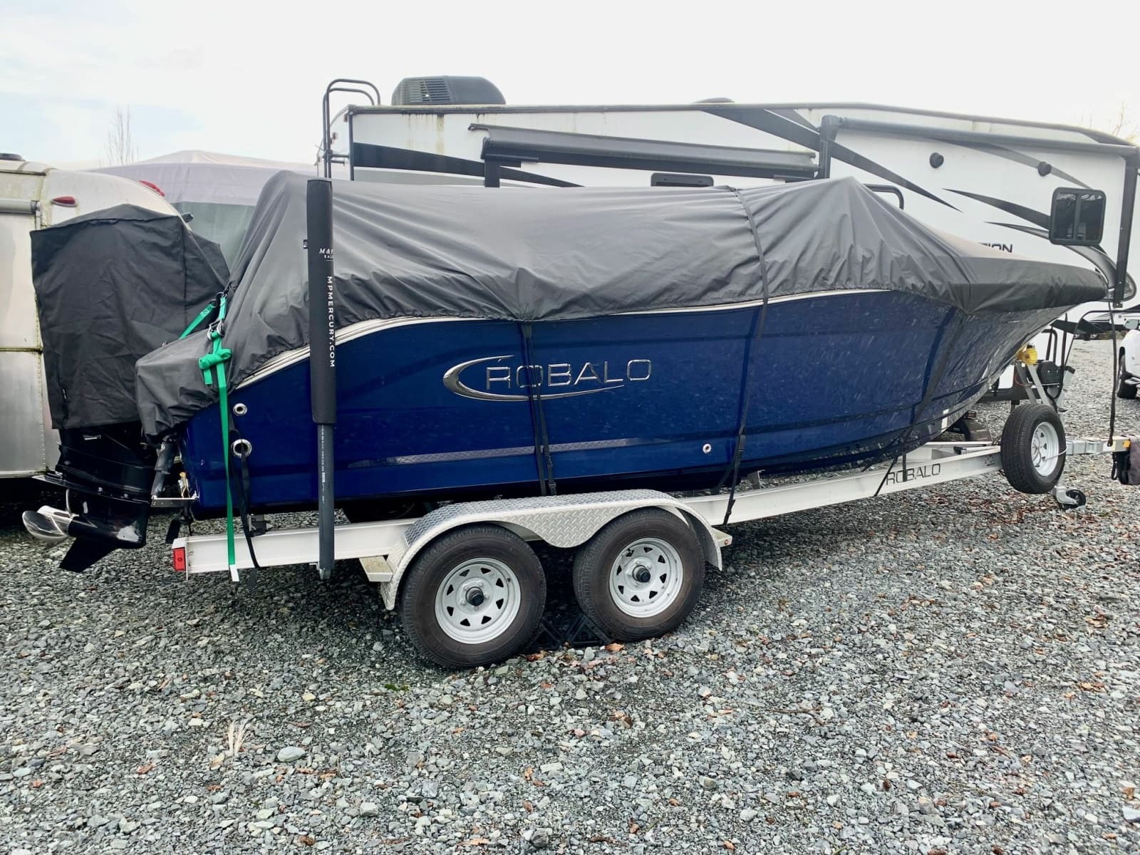 2023 Robalo R207 - Photo 4