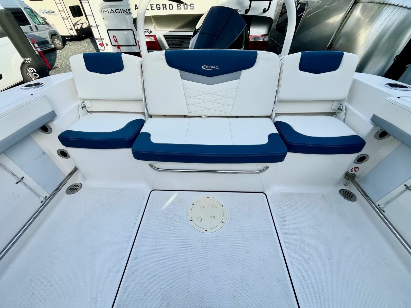 2023 Robalo R207 - Photo 8