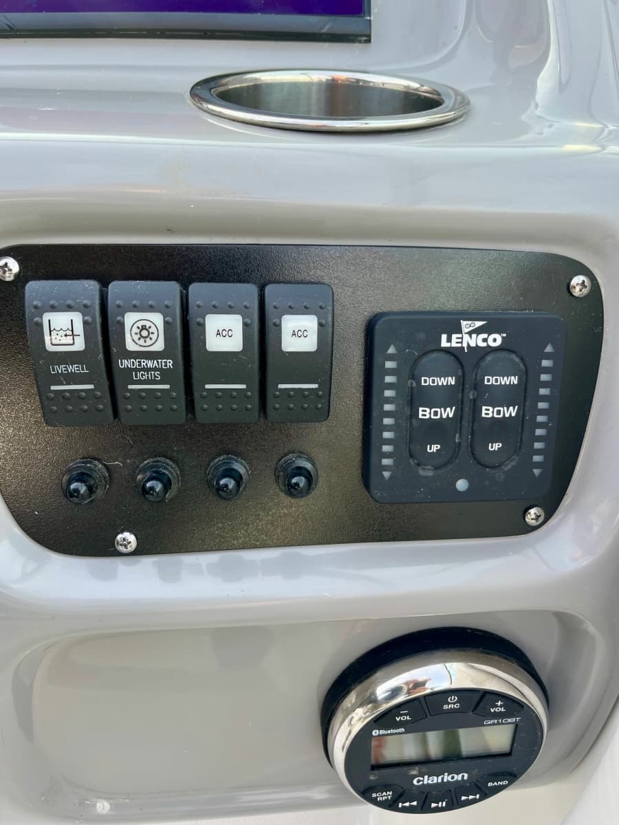 2023 Robalo R207 - Photo 20
