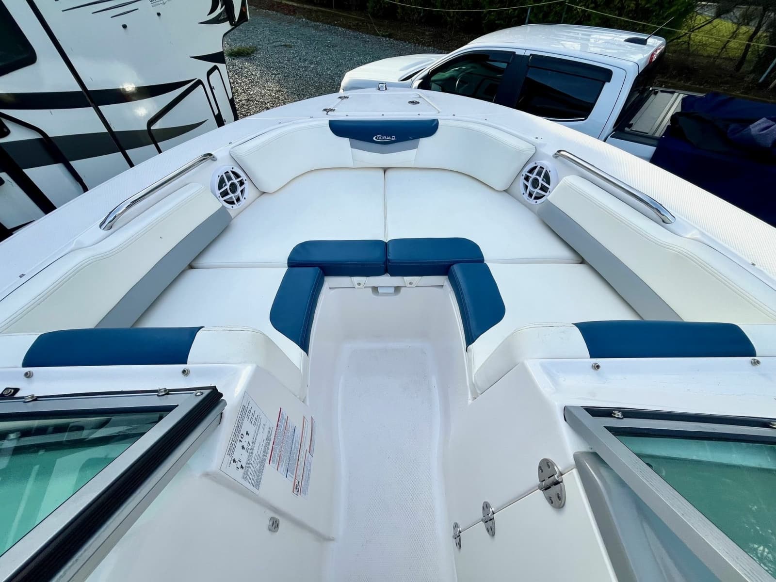 2023 Robalo R207 - Photo 19